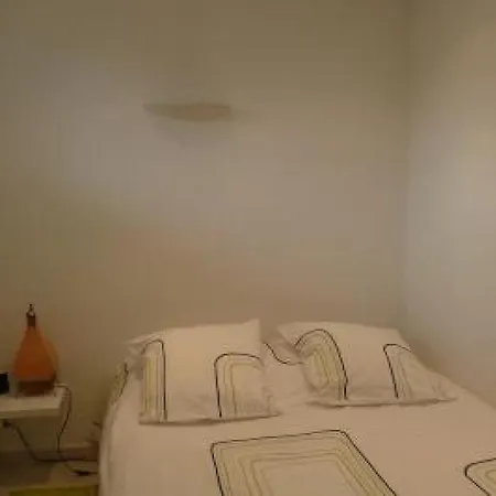 One Bedroom In Walking Distance From The Beaches And Shopping Of 878 Apartman Cannes