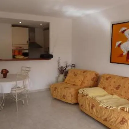One Bedroom In Walking Distance From The Beaches And Shopping Of 878 Apartman