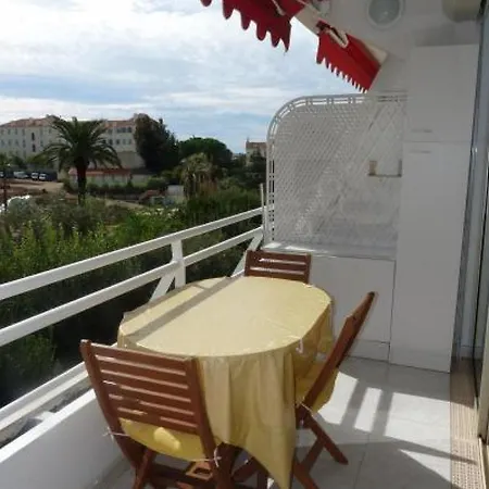 One Bedroom In Walking Distance From The Beaches And Shopping Of 878 *