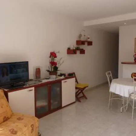 Apartman One Bedroom In Walking Distance From The Beaches And Shopping Of 878